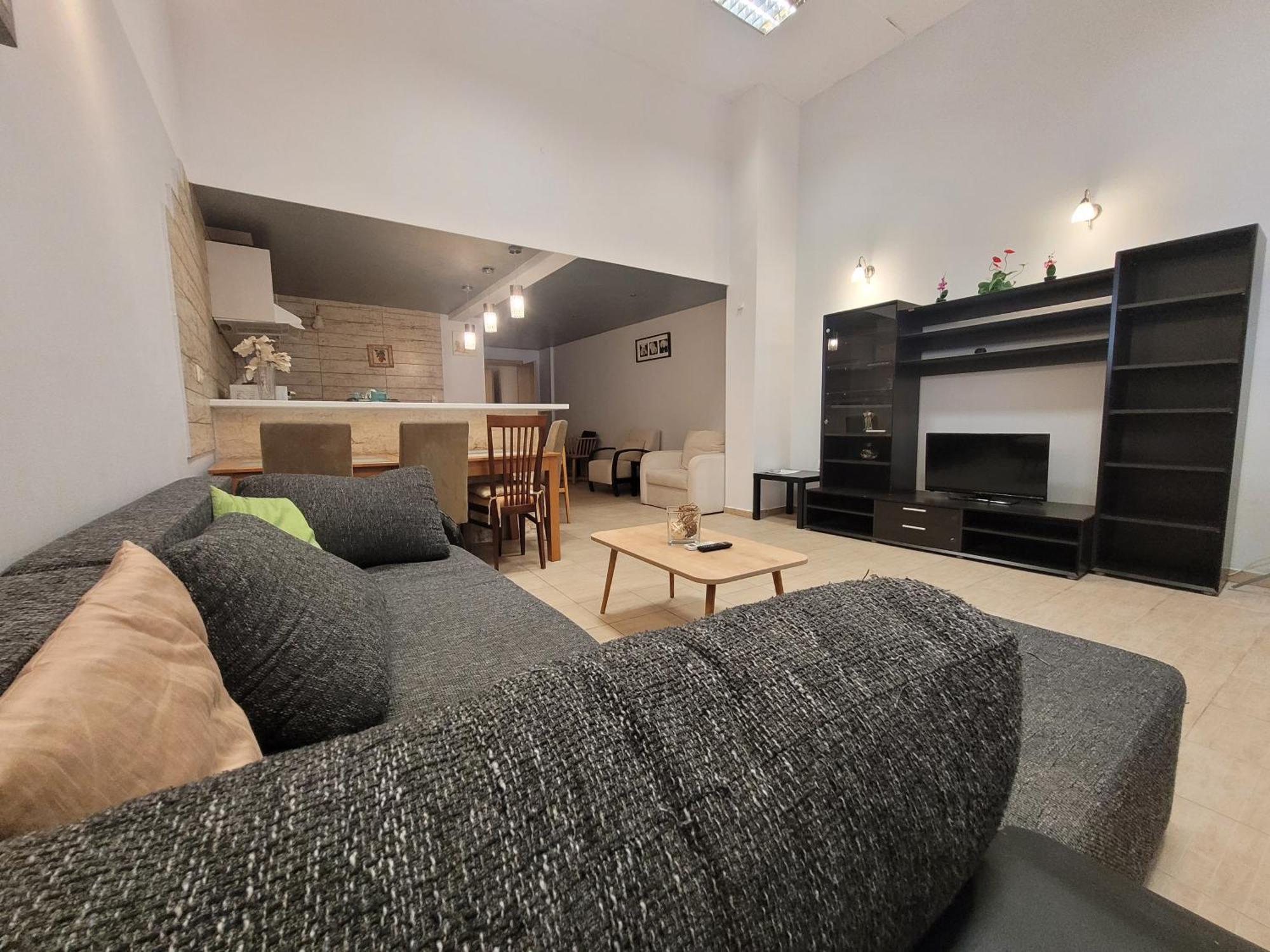 Center Apartment *